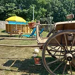 펜션 A La Ferme Bassillon-Vauzé